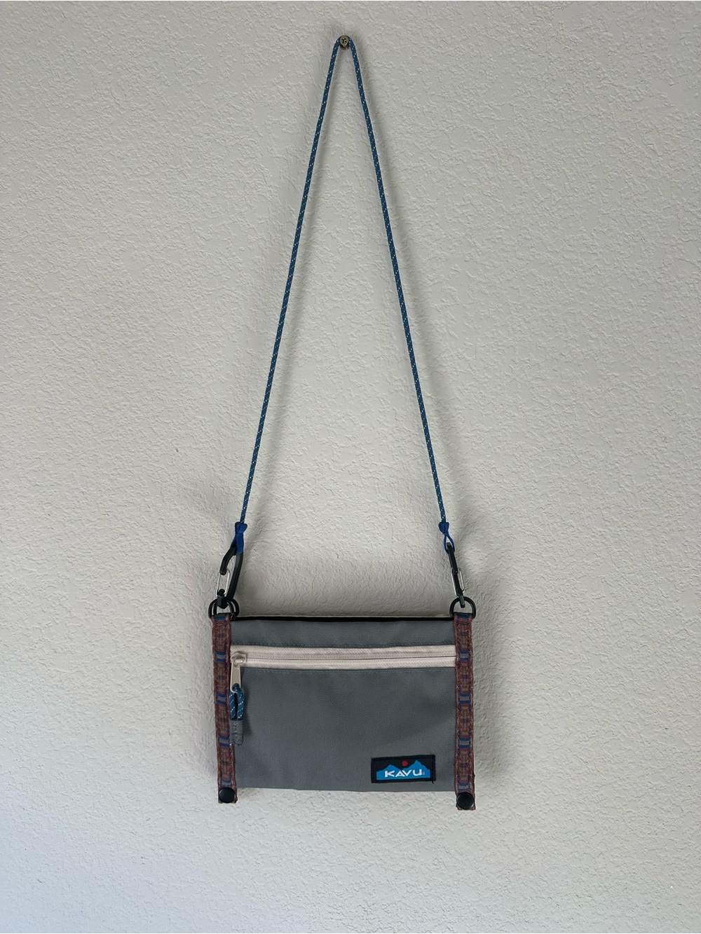 KAVU Tahoma Crossbody Bag NWOT Grey, Blue and Brown
